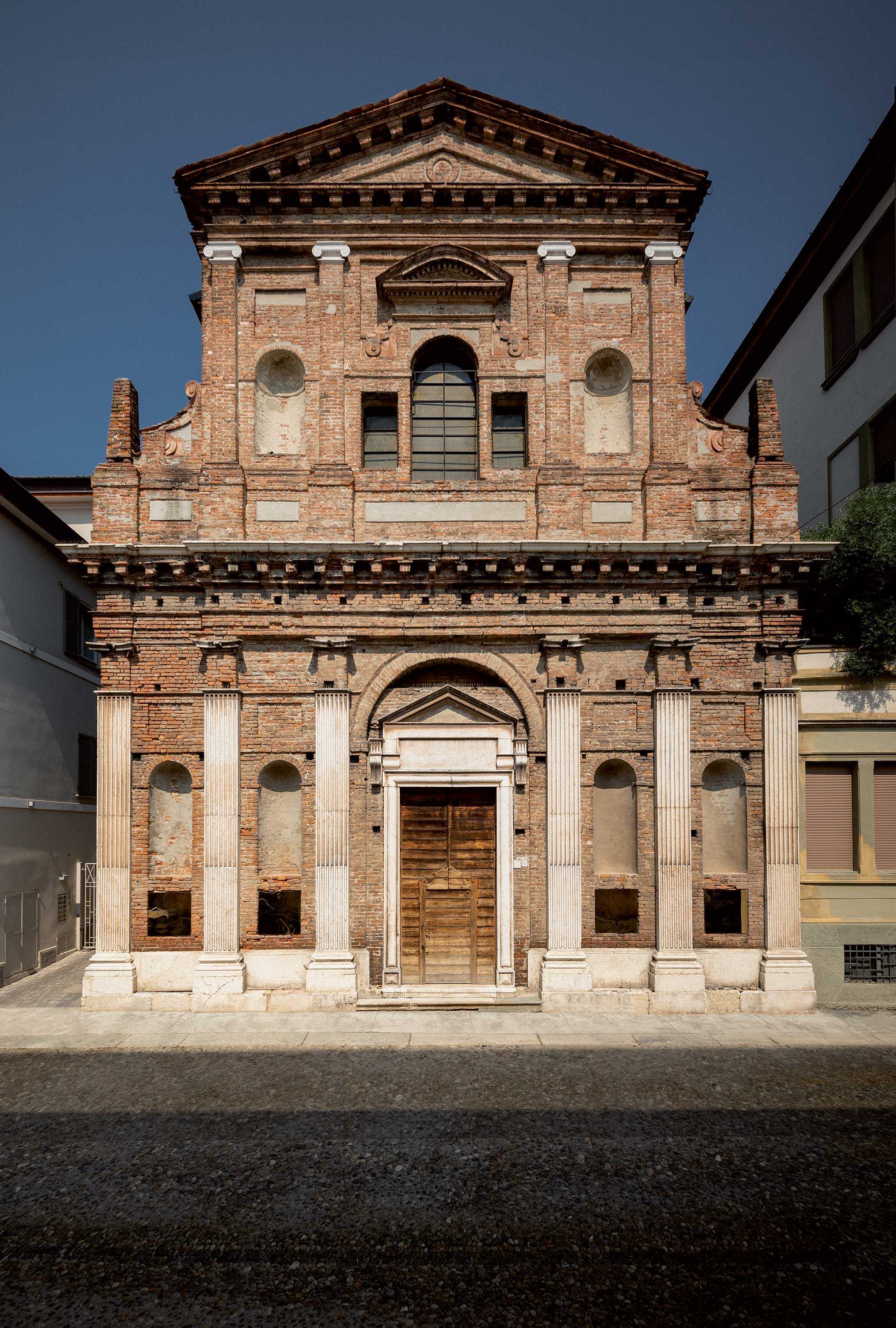 San Carlo Cremona is an independent contemporary art space dedicated to research,
production and exhibition.